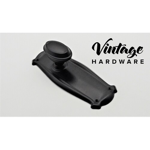 MATT BLACK, CALIFORNIAN BUNGALOW, LATCH DOOR HANDLE