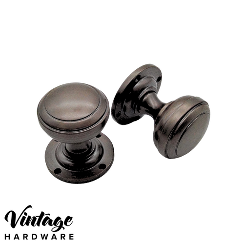 ANTIQUE BRASS, COLONIAL KNOB SET 